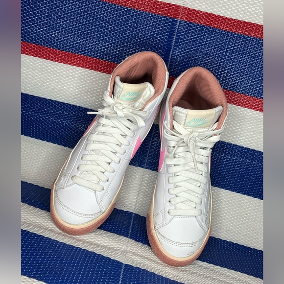 🎉✨ THROWBACK - Nike Blazer Mid '77 GS Guava Ice/Jade Summit White Sneakers 4.5 Y - Picture 17 of 17